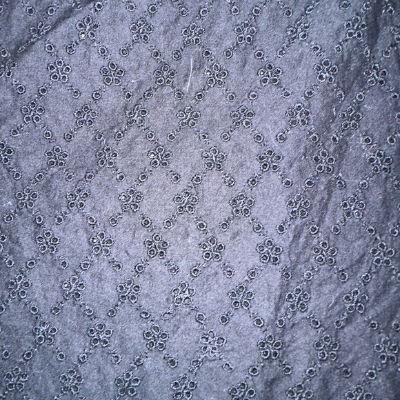 Gap - women’s Med Eyelet Tank top - Picture 6 of 6